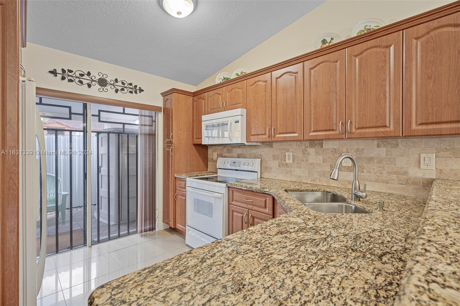 2372 W 73rd Pl # A Unit: 11-A