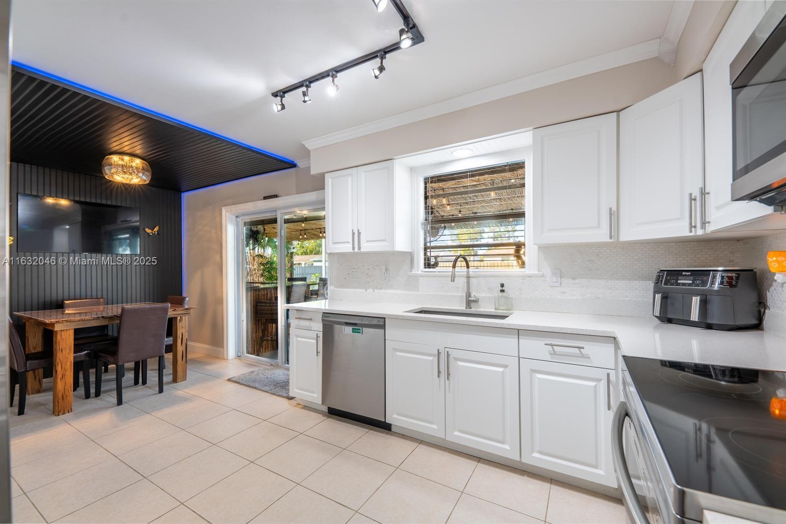 143 SW Grove Ave, Port St. Lucie