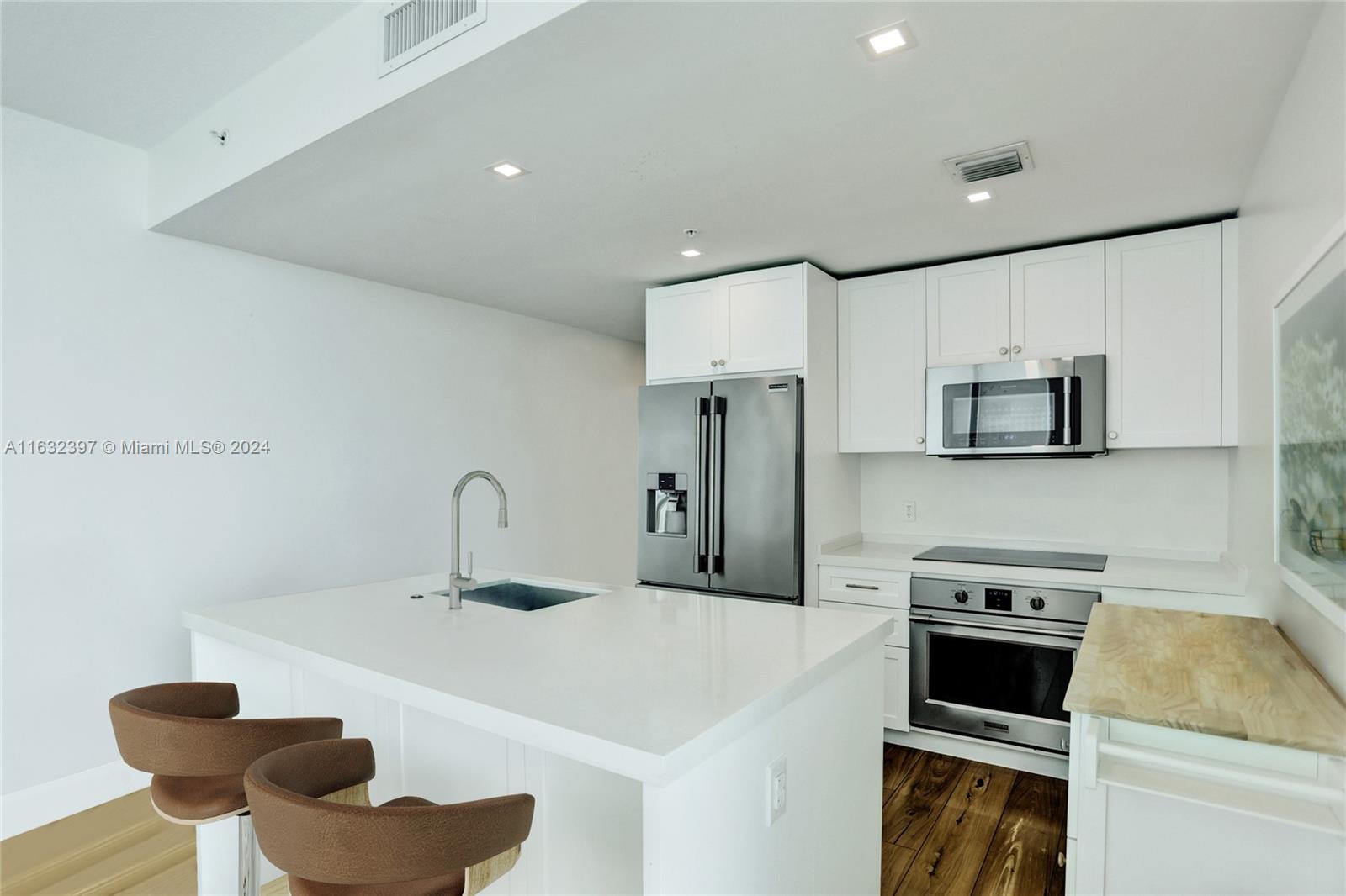 1900 N Bayshore Dr # 2203