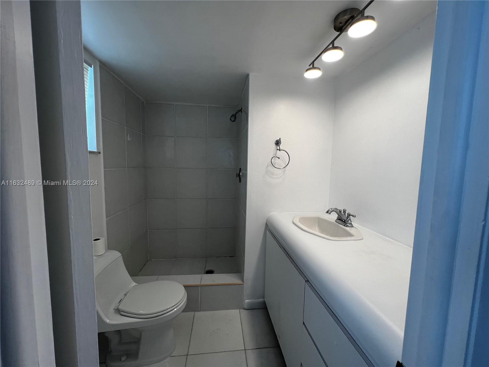8220 Sunrise Lakes Blvd Unit: 312