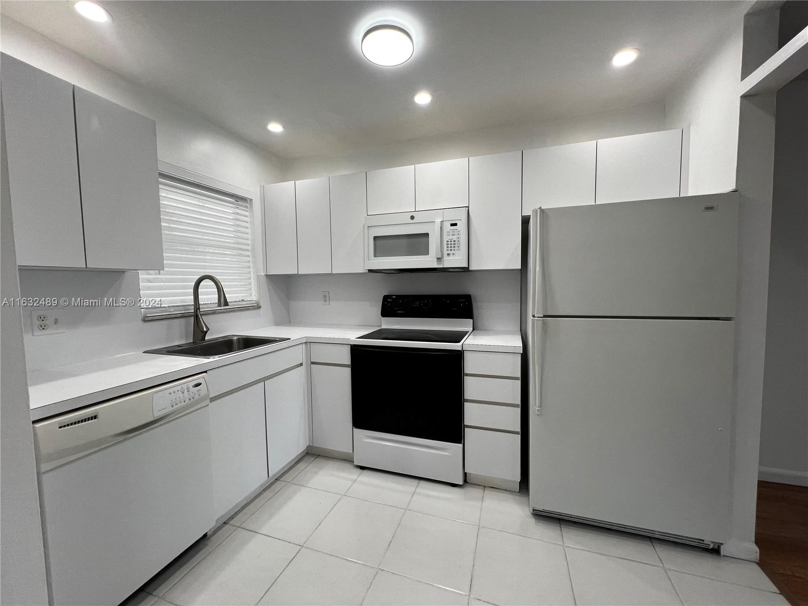 8220 Sunrise Lakes Blvd Unit: 312