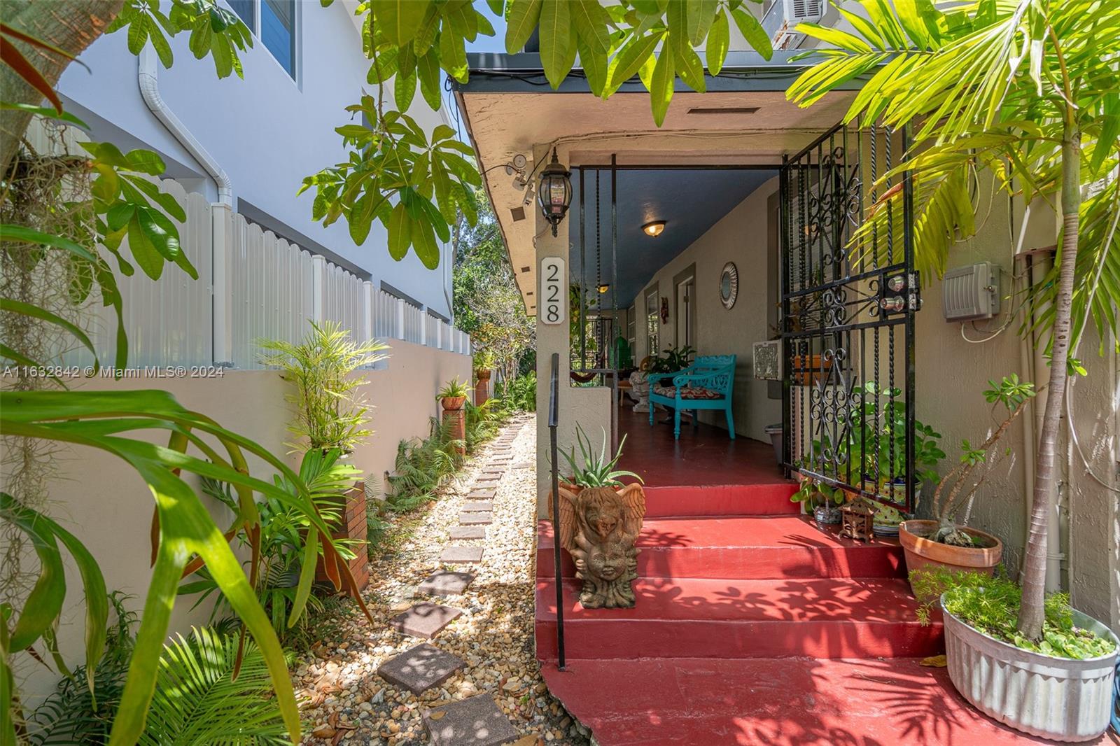 224 SW 6th Ave