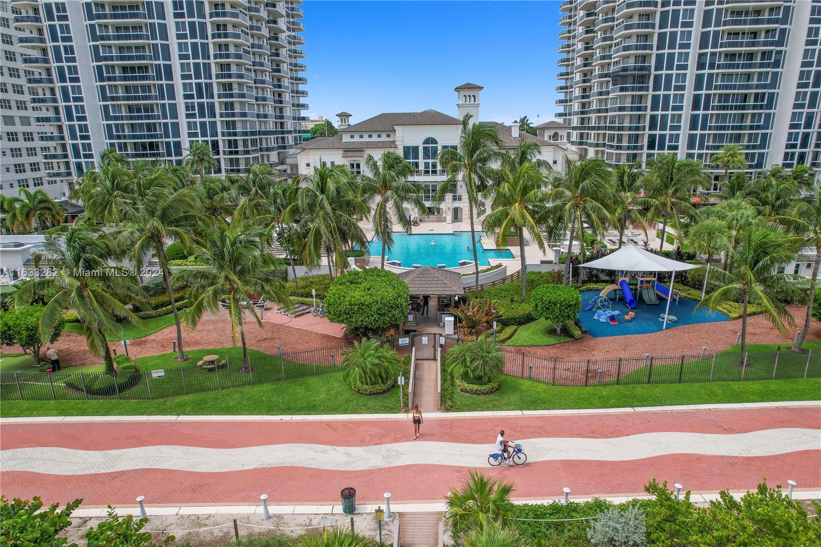 4779 Collins Ave # 3104
