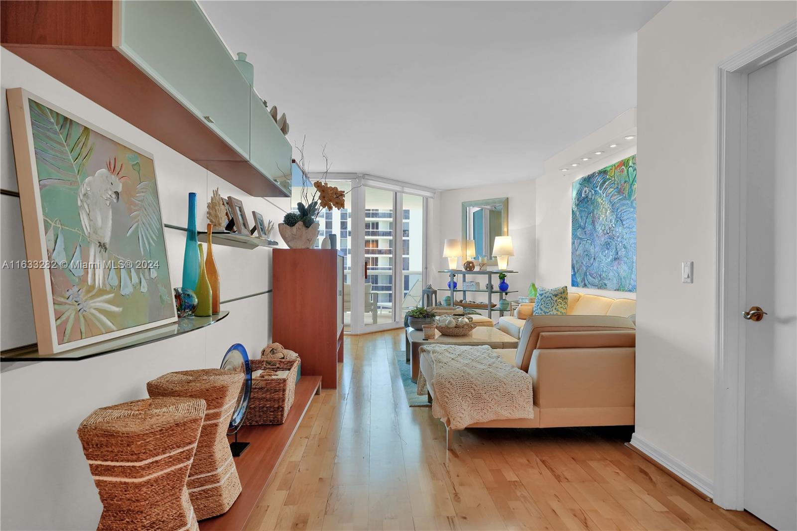 4779 Collins Ave # 3104