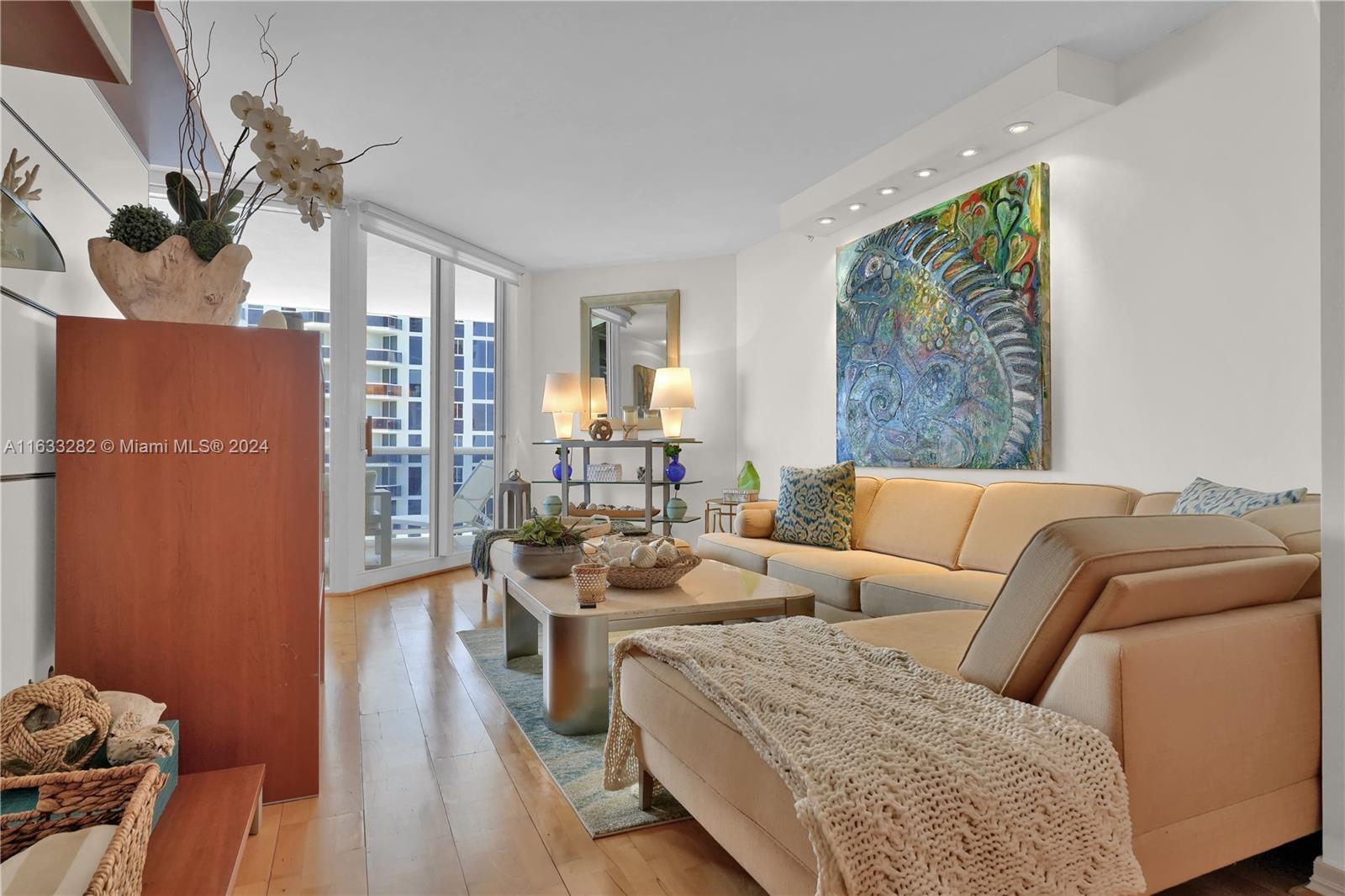 4779 Collins Ave # 3104