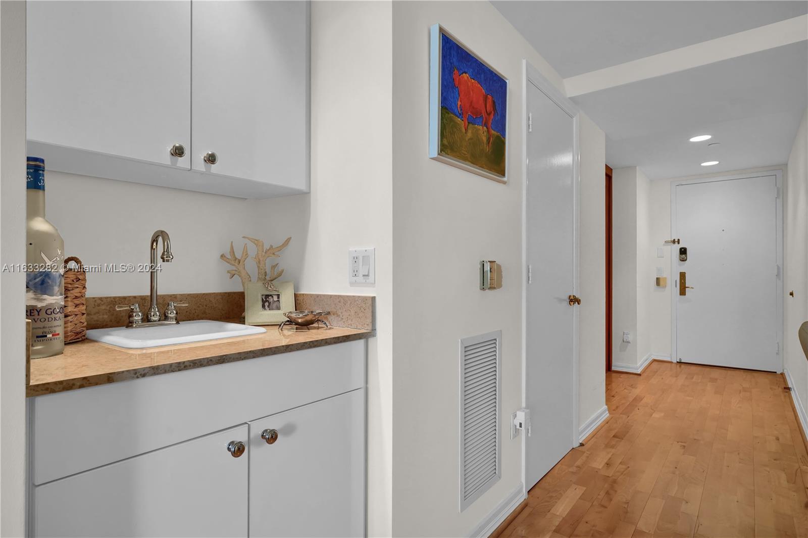 4779 Collins Ave # 3104