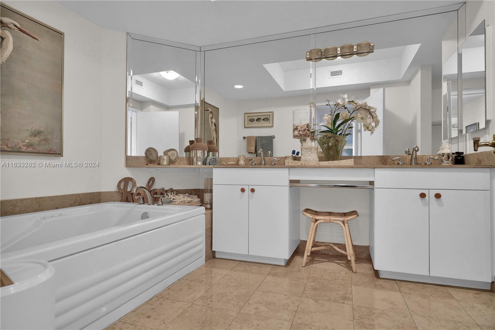 4779 Collins Ave # 3104