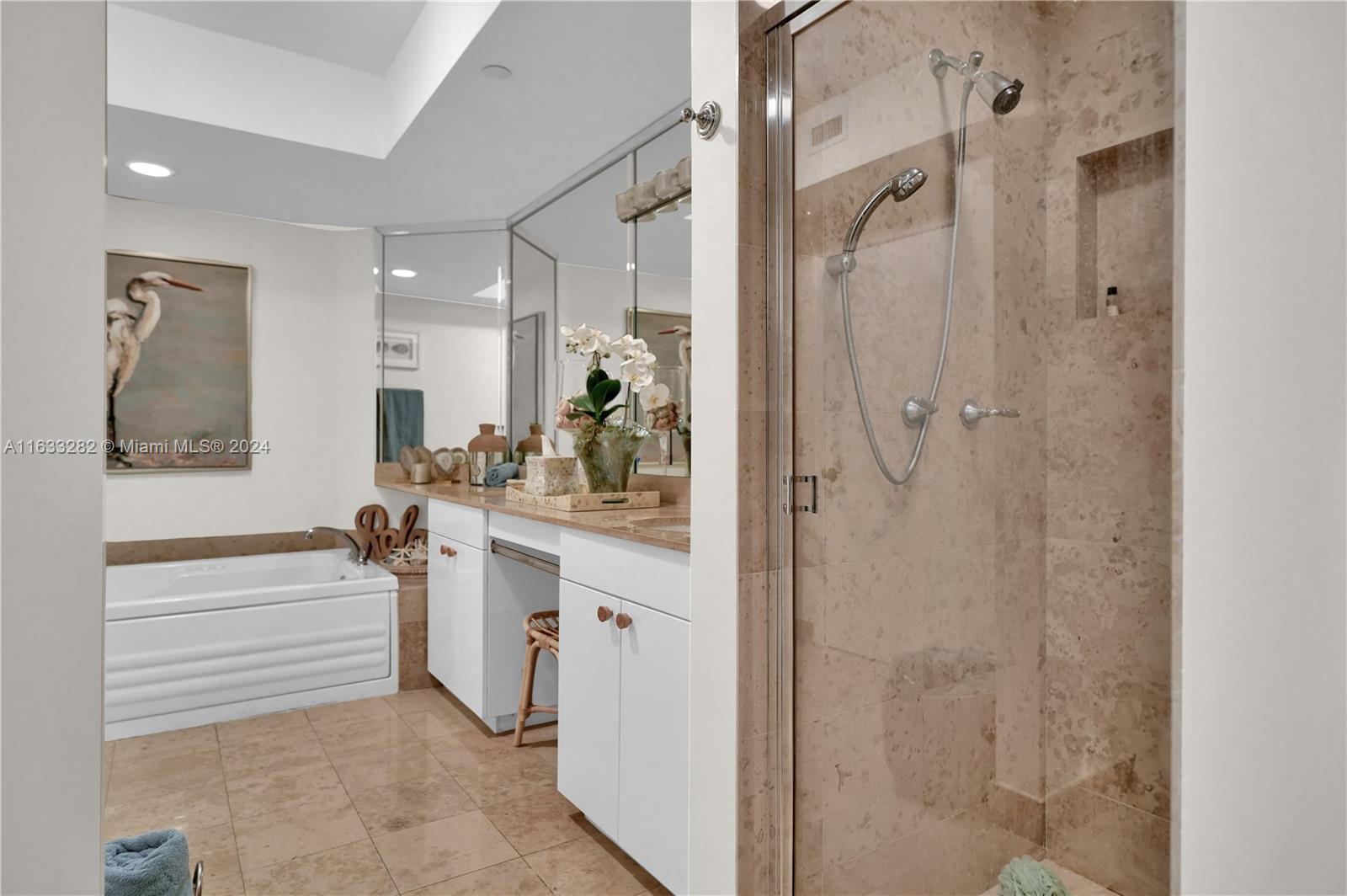 4779 Collins Ave # 3104