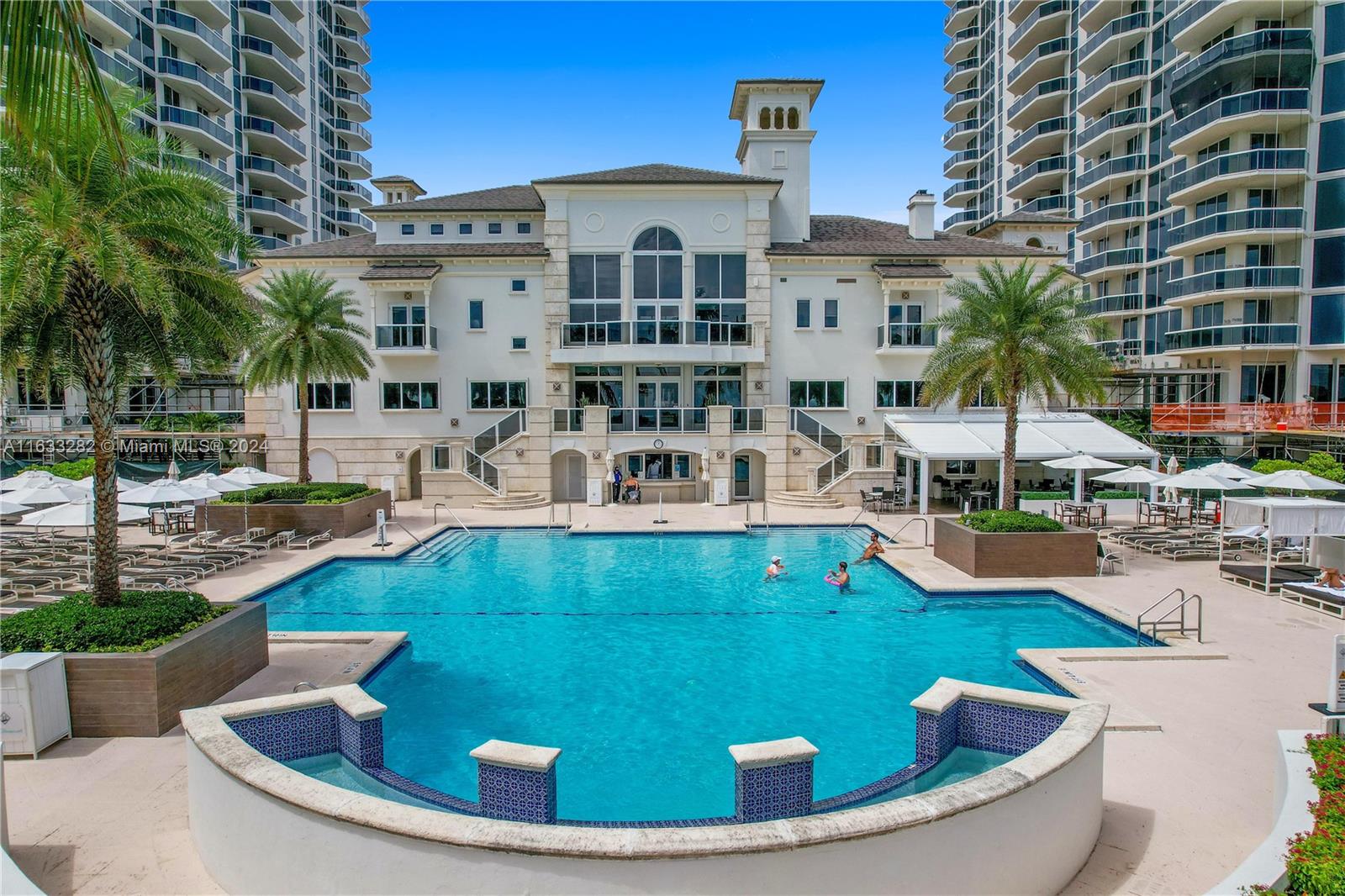 4779 Collins Ave # 3104