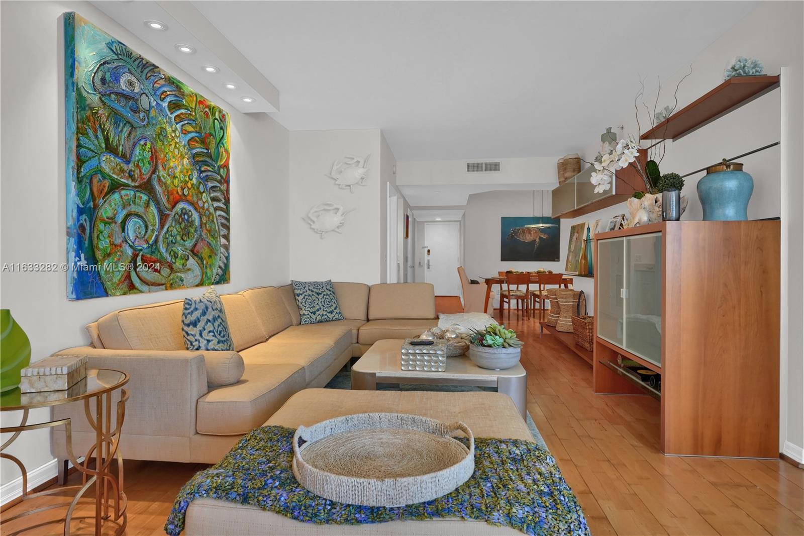 4779 Collins Ave # 3104