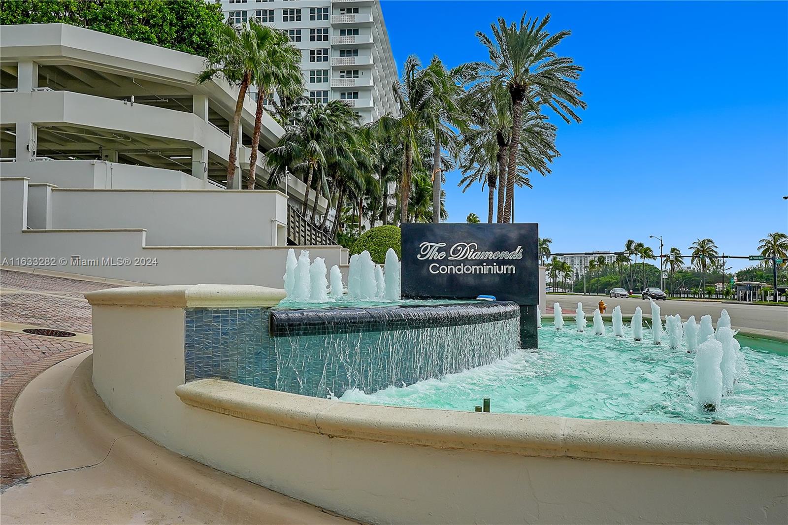 4779 Collins Ave # 3104