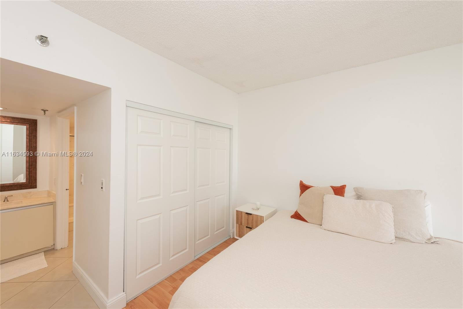 520 Brickell Key Dr # A1401