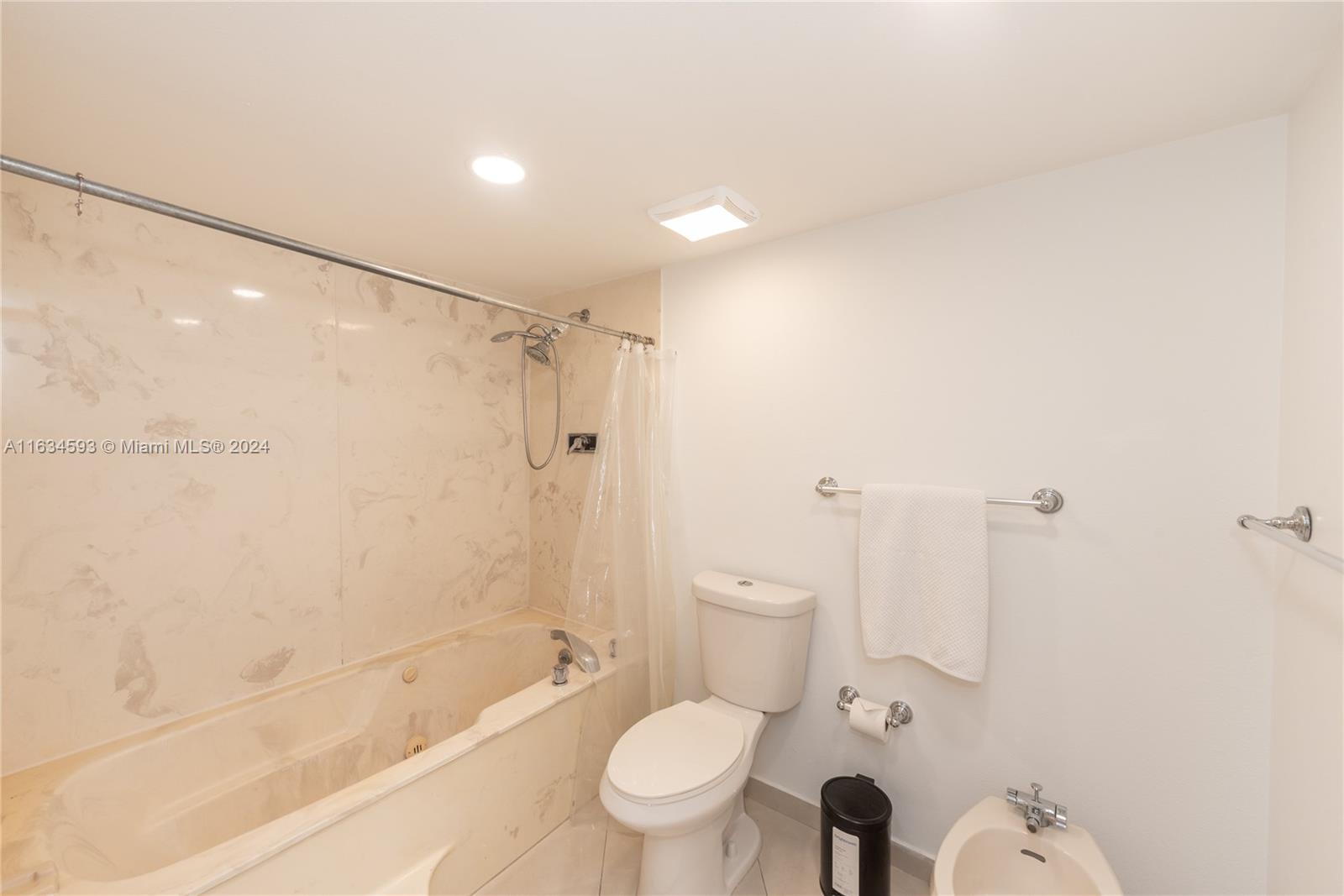 520 Brickell Key Dr # A1401