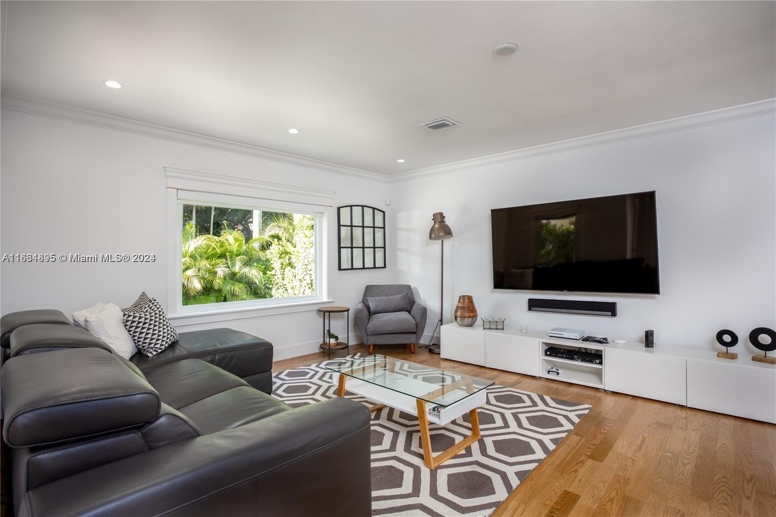 52 Montilla Ave # 52