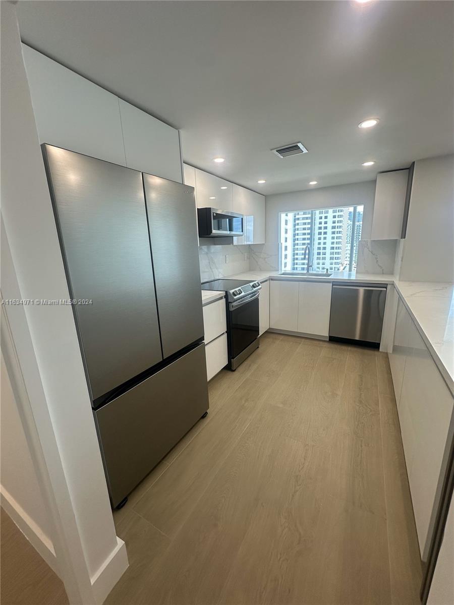 2655 Collins Ave # 1204