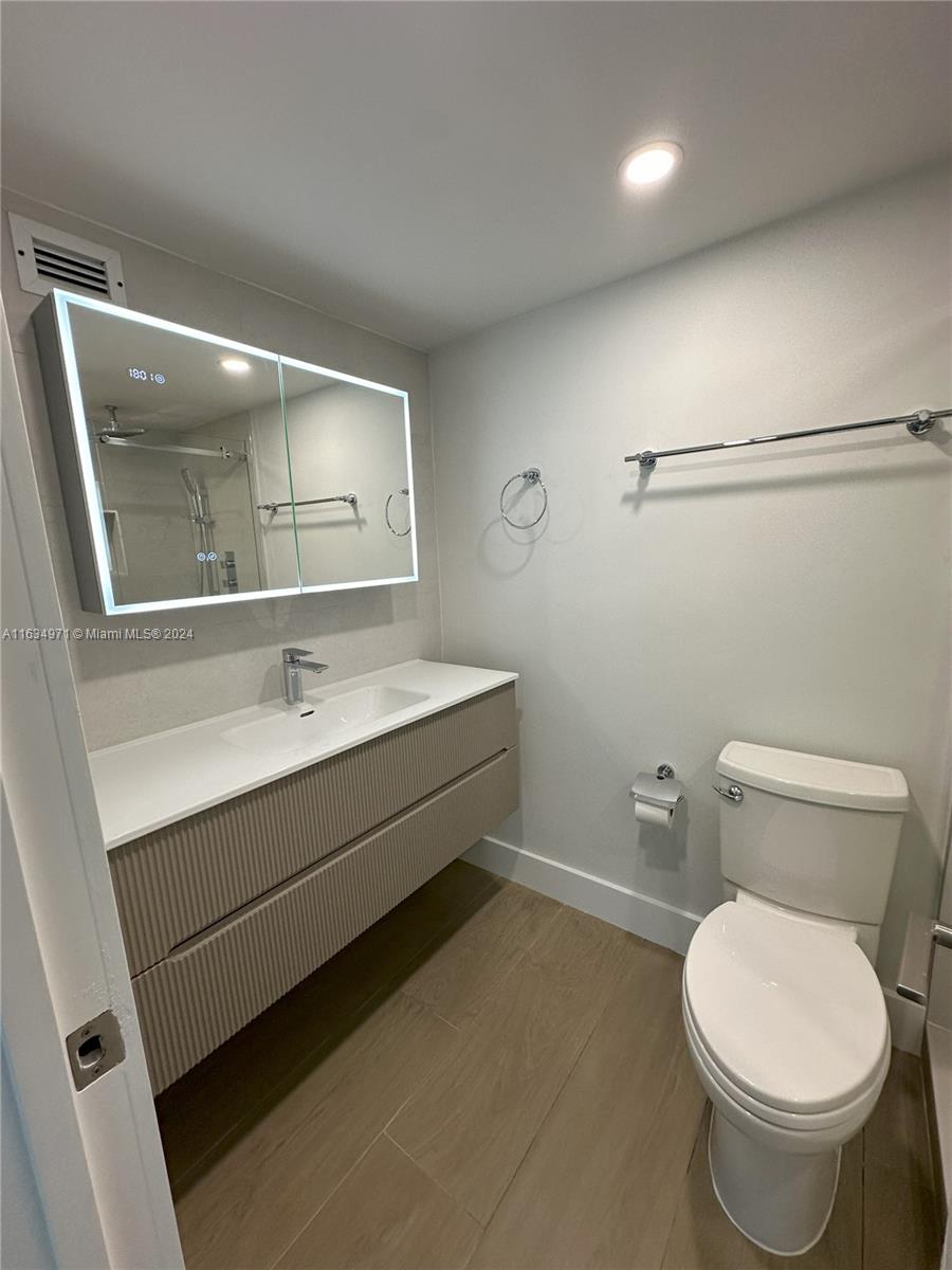 2655 Collins Ave # 1204