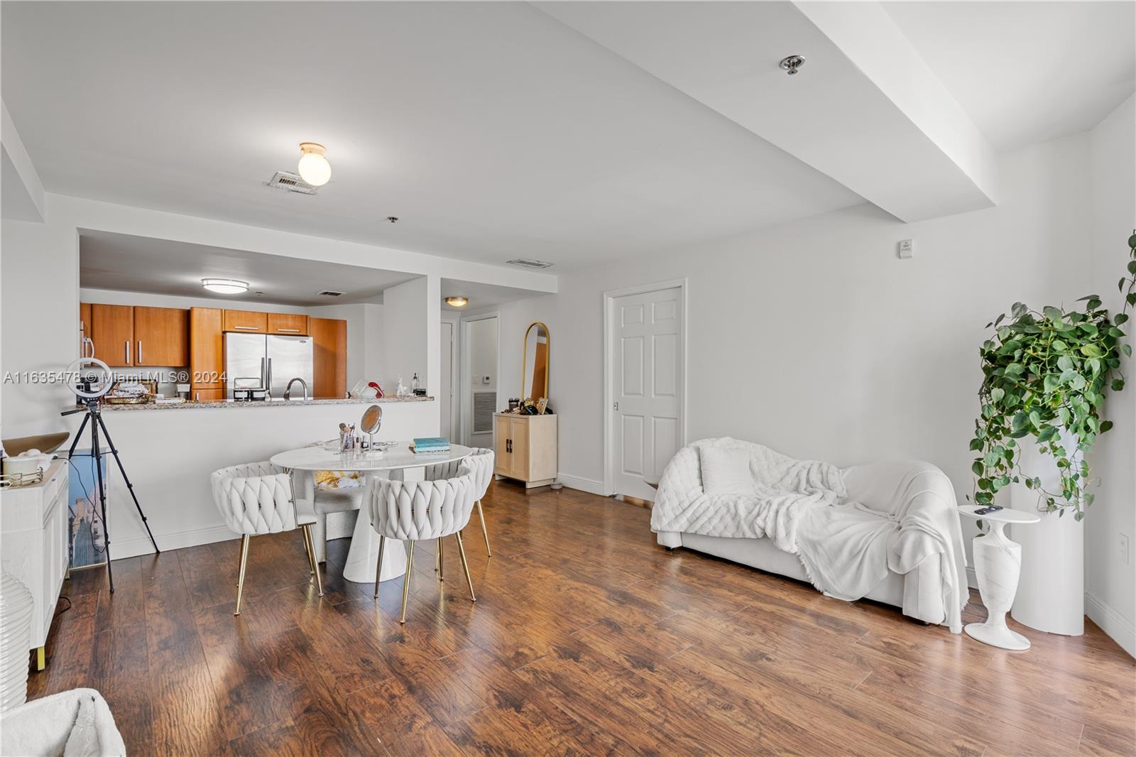 6362 Collins Ave # 404