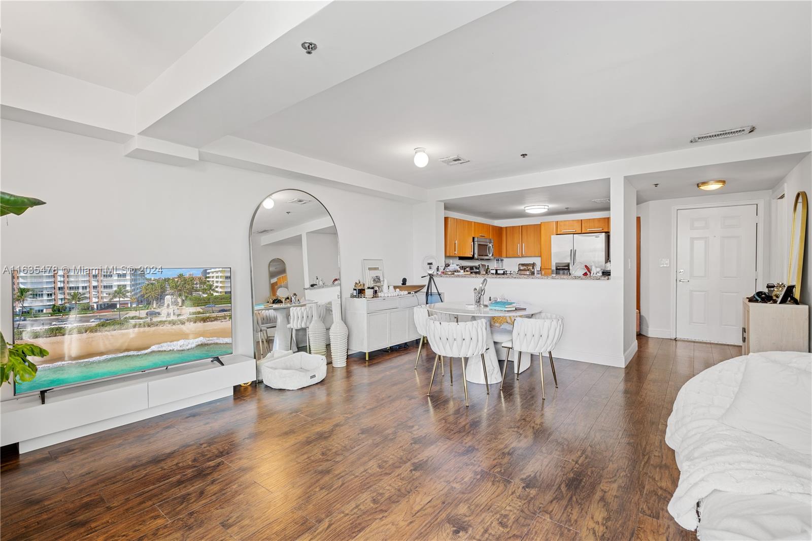 6362 Collins Ave # 404