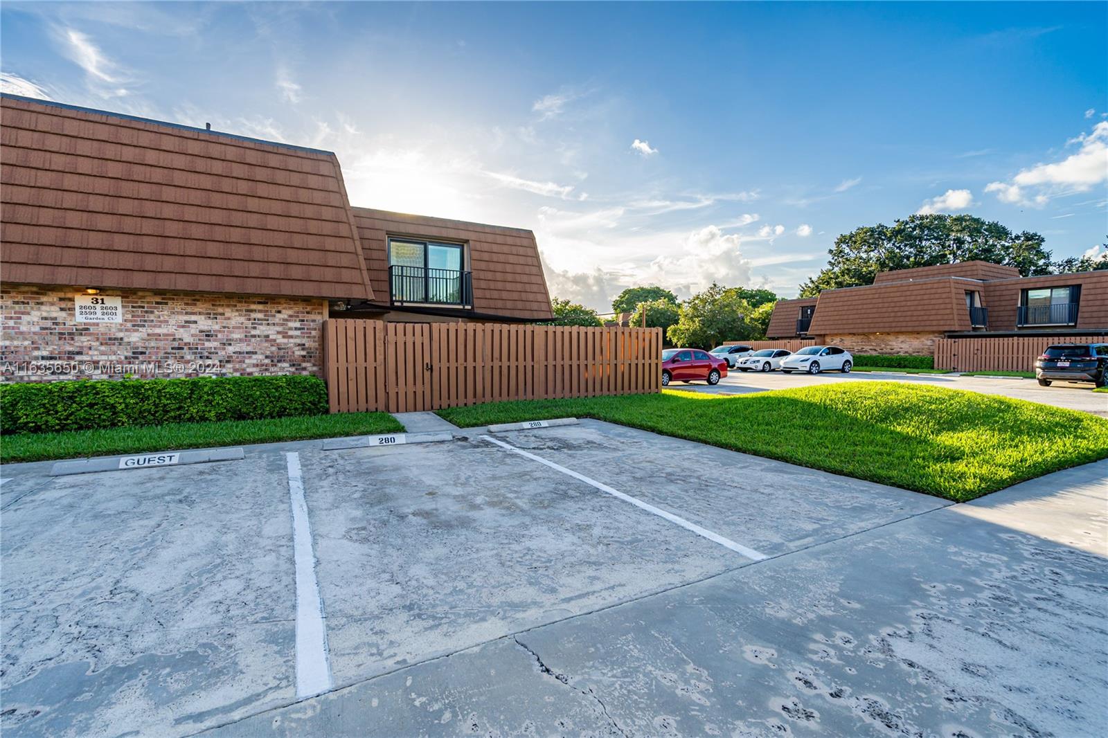 2601 Garden Ct
