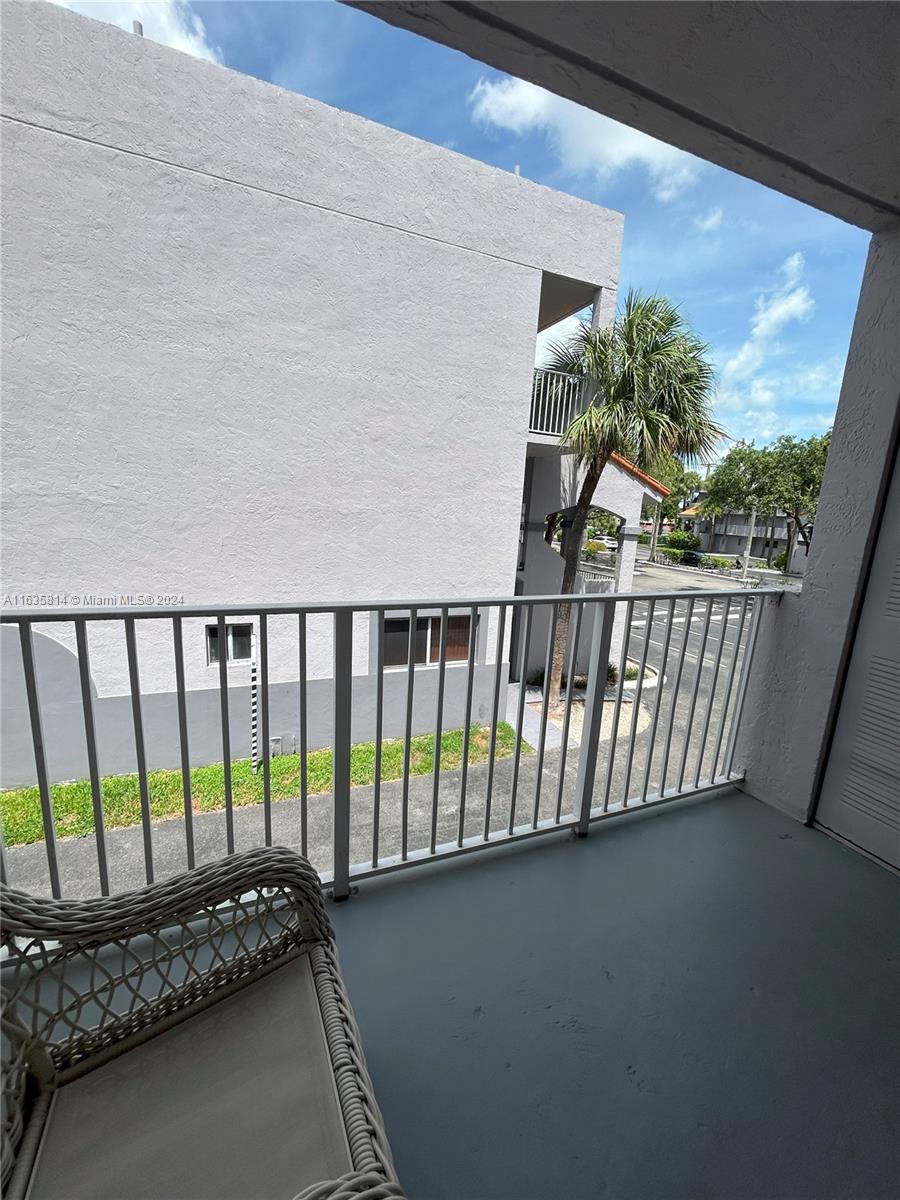 2750 W 76th St # 208