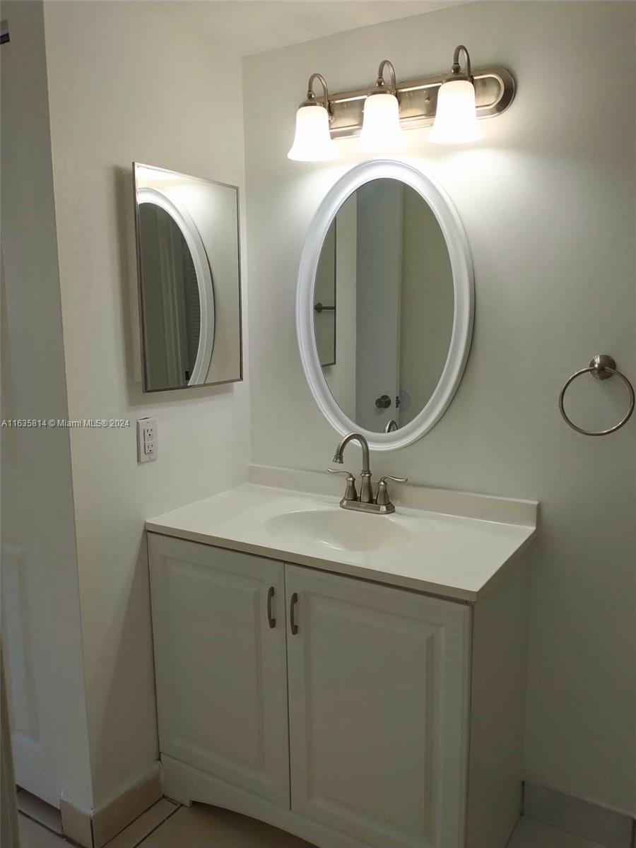 2750 W 76th St # 208