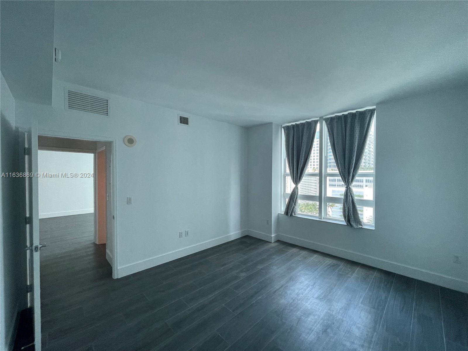 950 Brickell Bay Dr # 1803