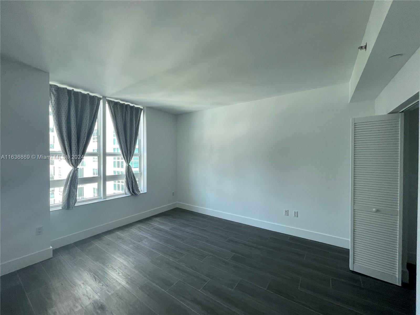 950 Brickell Bay Dr # 1803