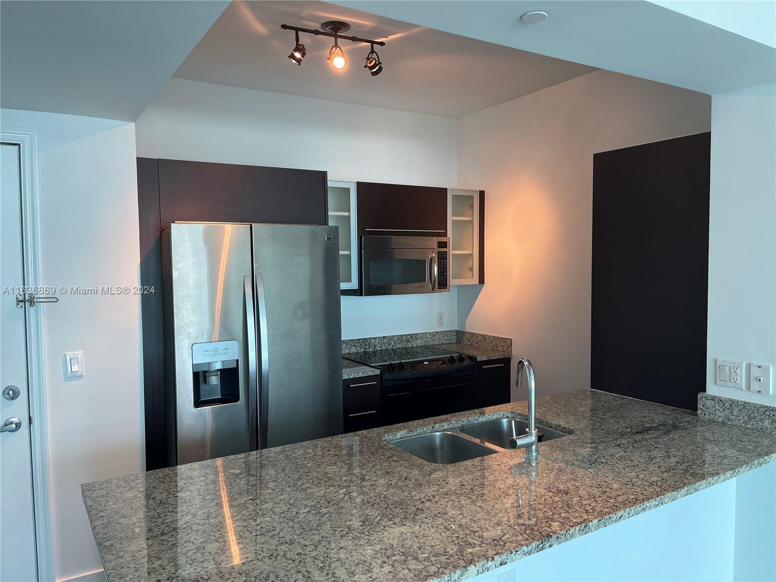 950 Brickell Bay Dr # 1803
