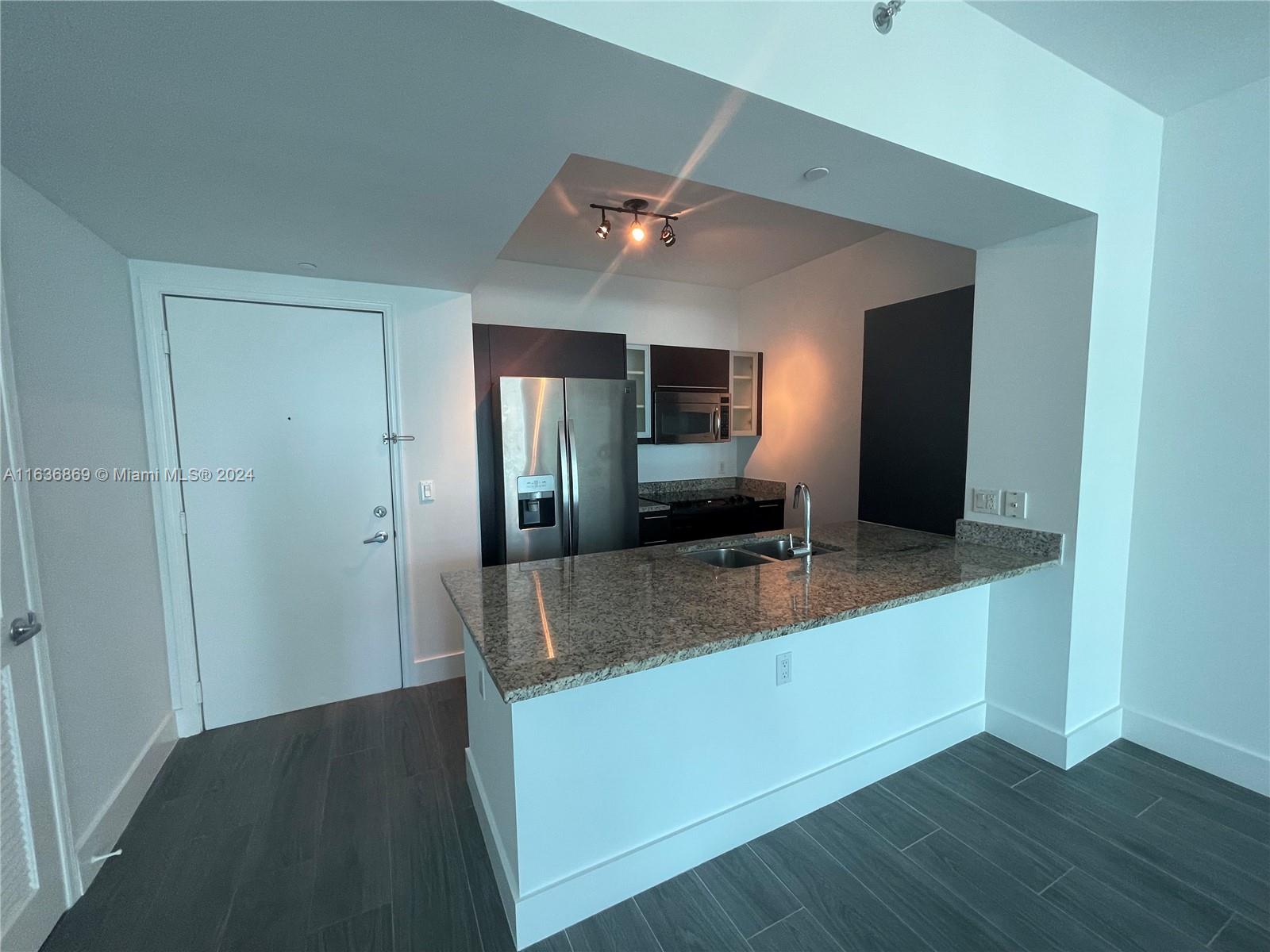 950 Brickell Bay Dr # 1803