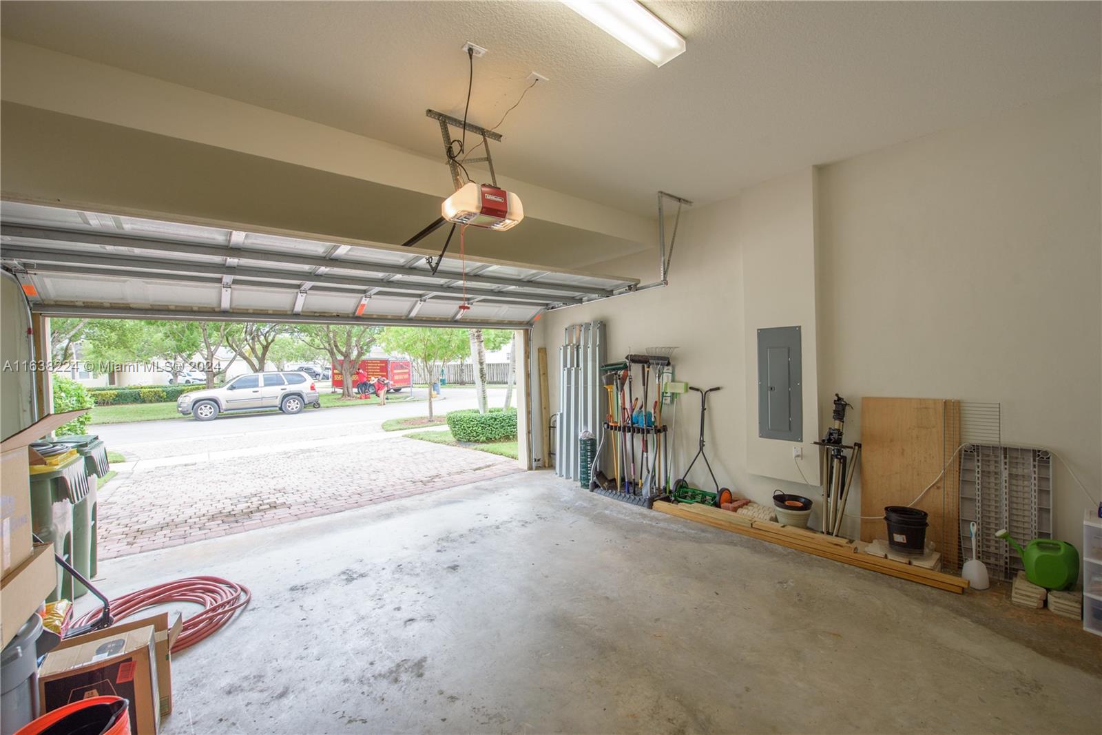 3393 NE 2nd Dr