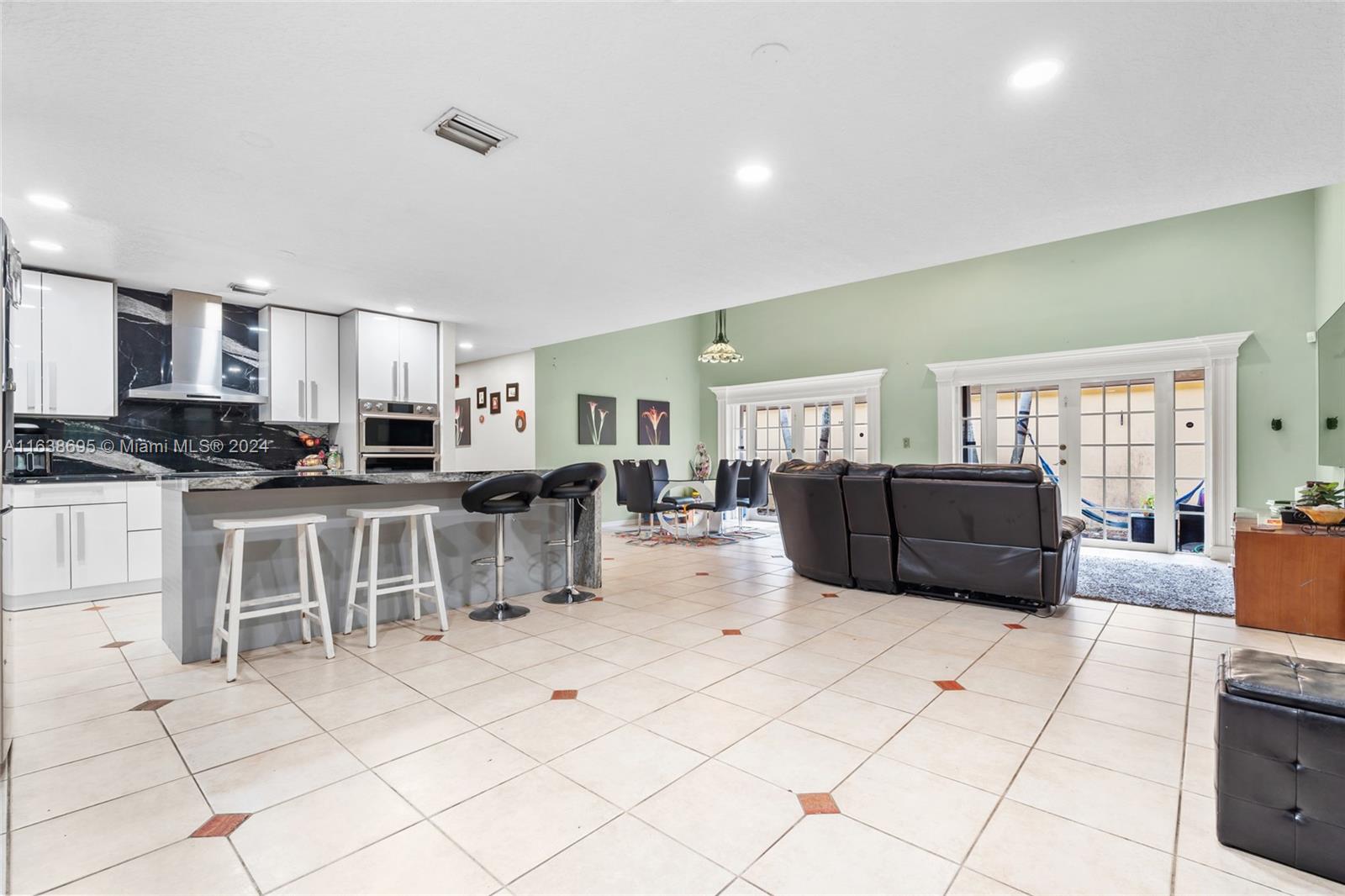 8313 NW 194th Ter