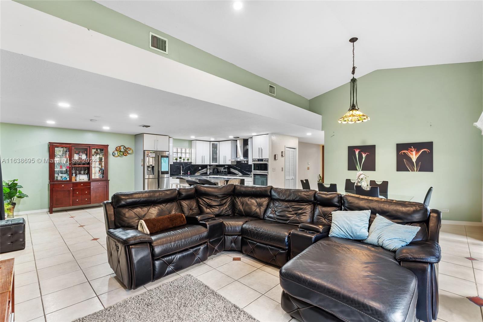 8313 NW 194th Ter