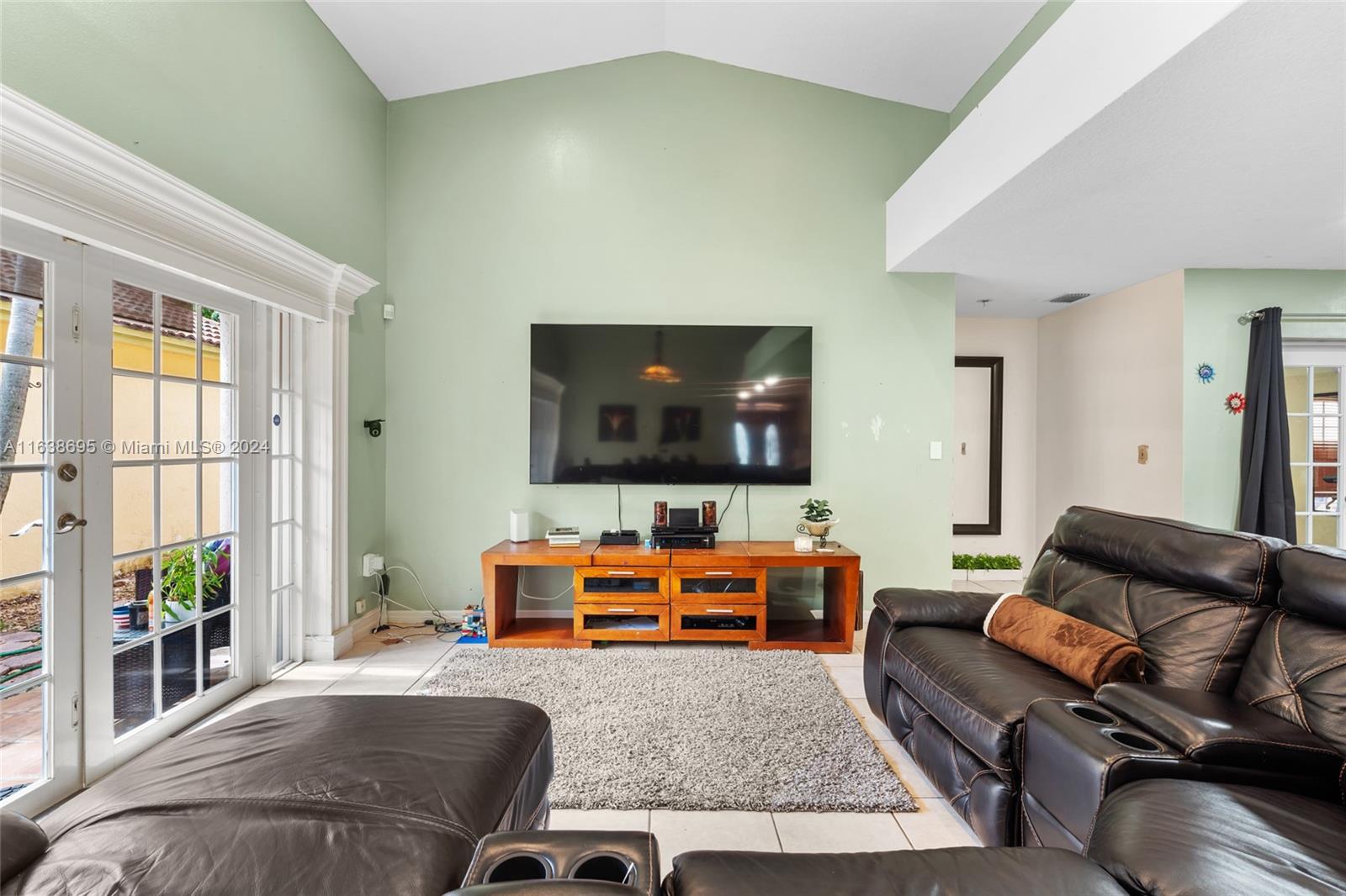8313 NW 194th Ter