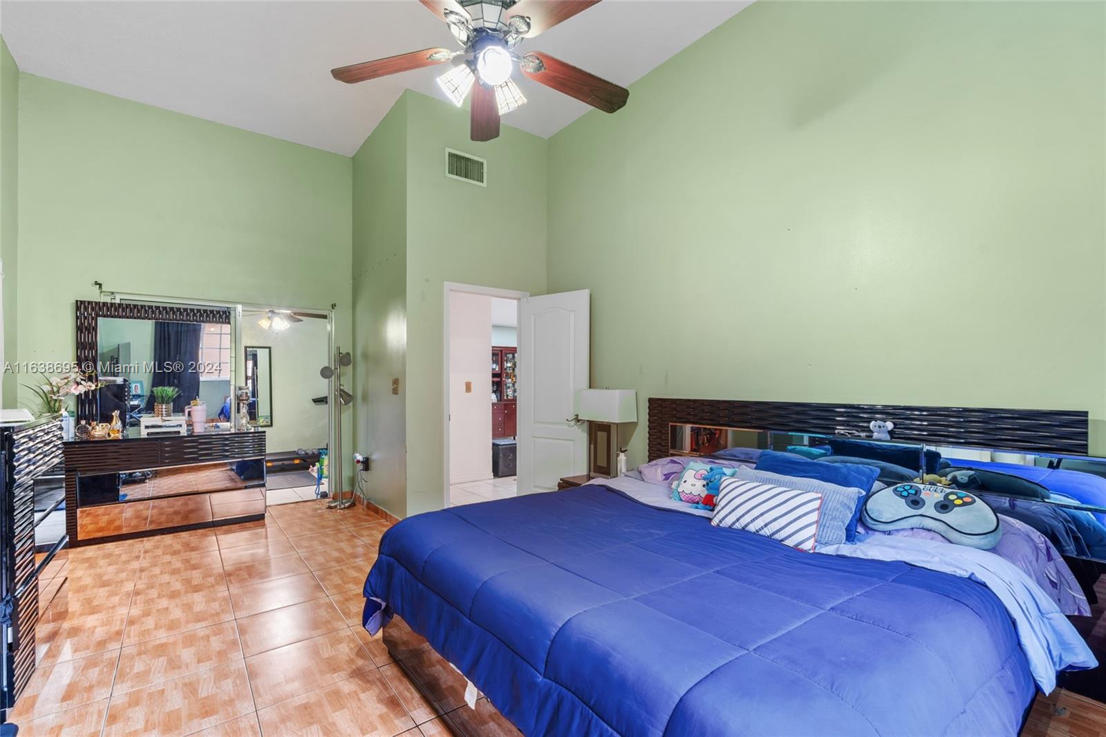 8313 NW 194th Ter