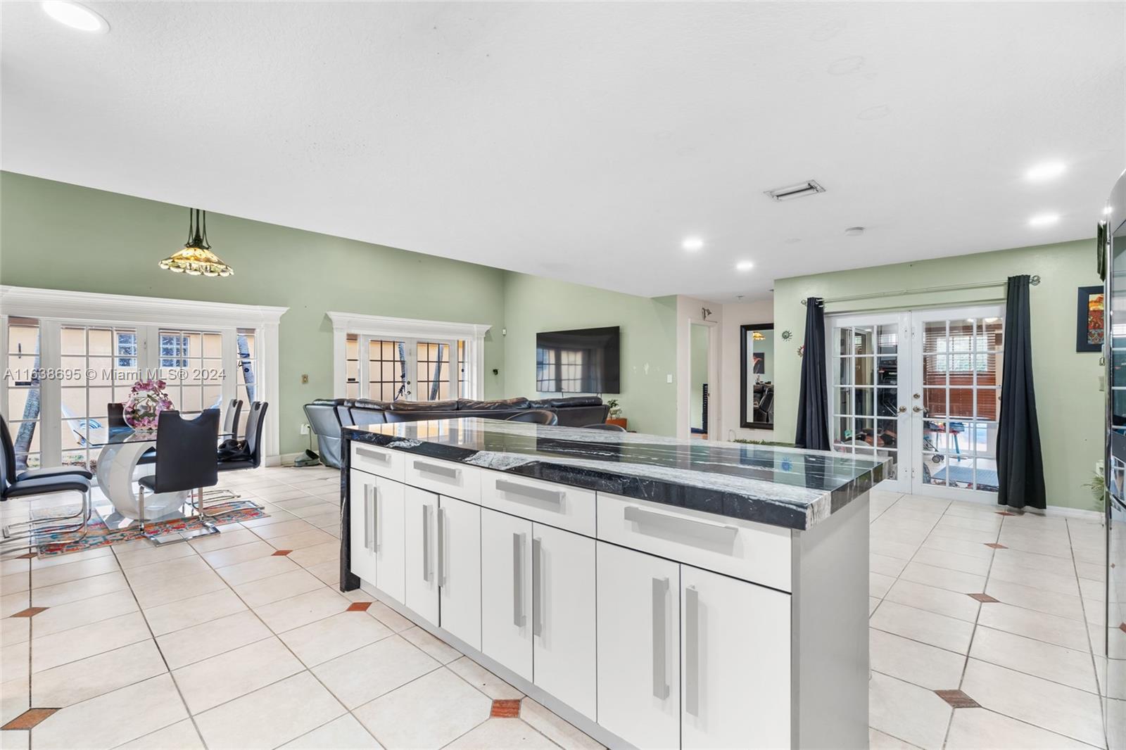 8313 NW 194th Ter