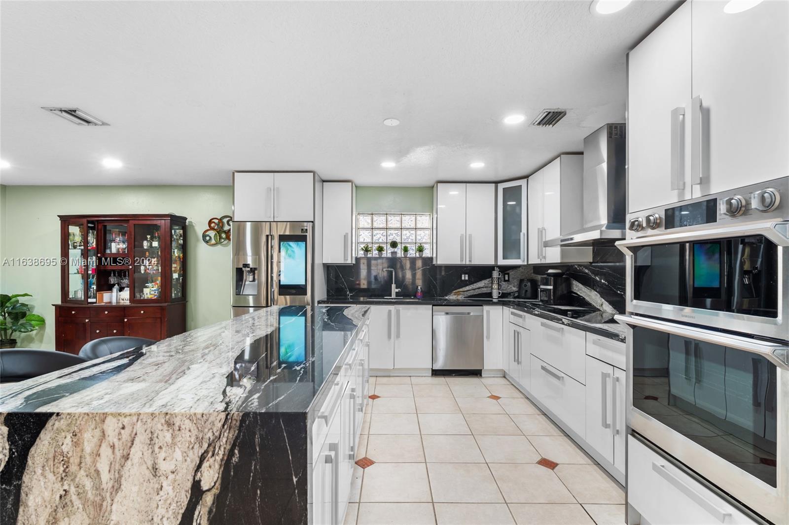 8313 NW 194th Ter