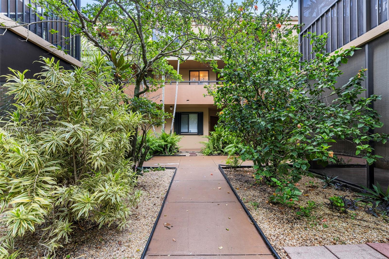 15495 N Miami Lakeway N # 4 Unit: 205-4