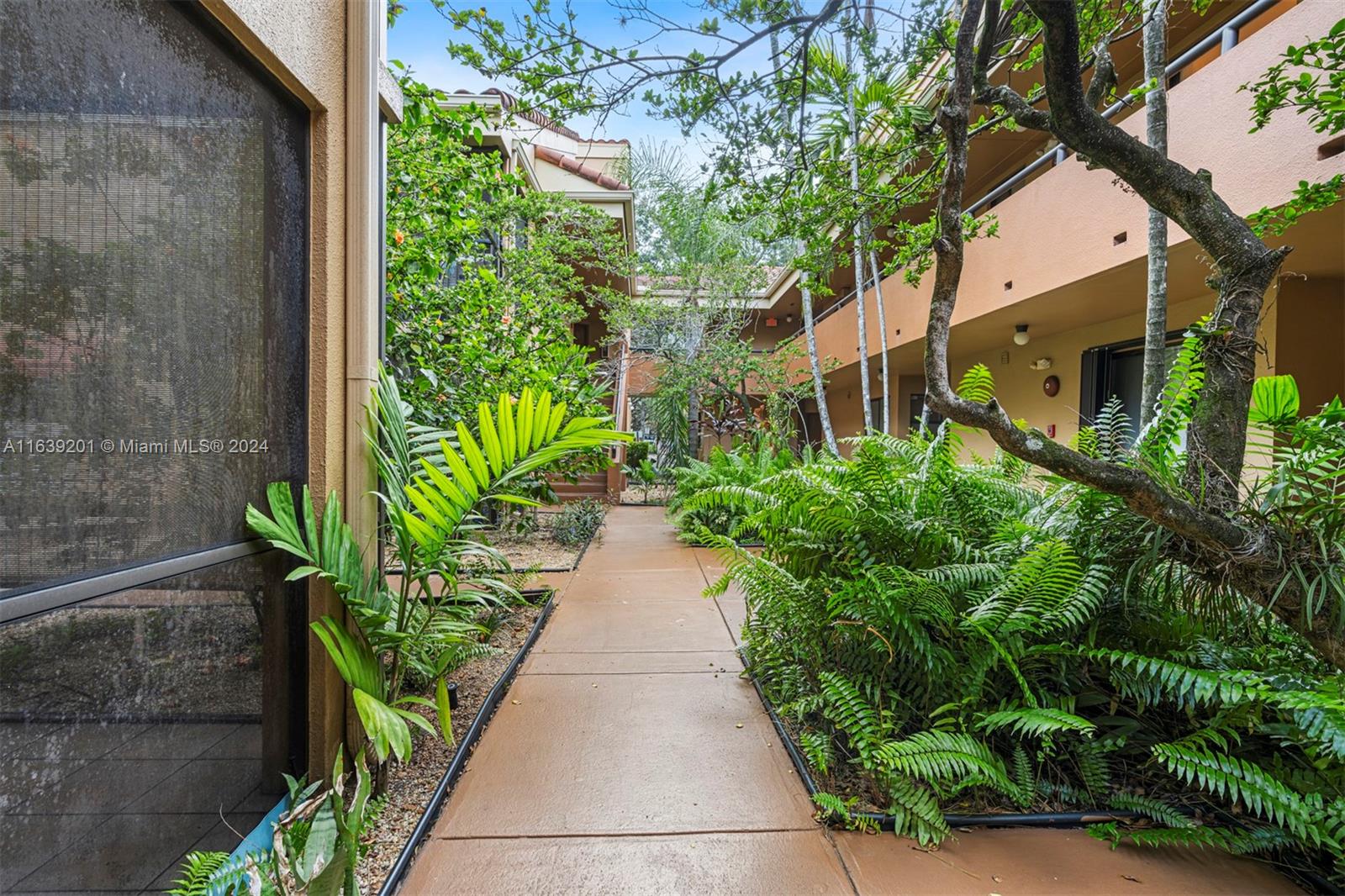 15495 N Miami Lakeway N # 4 Unit: 205-4