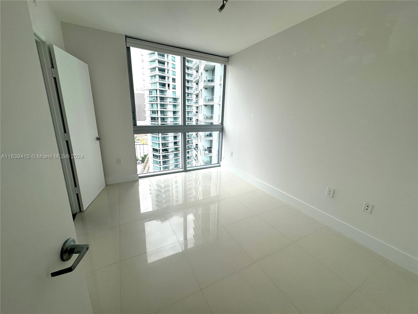 92 SW 3rd St # 2905