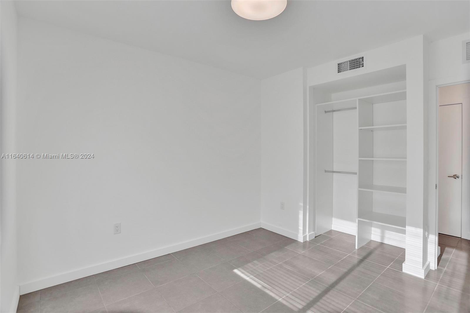 737 NW 4th St