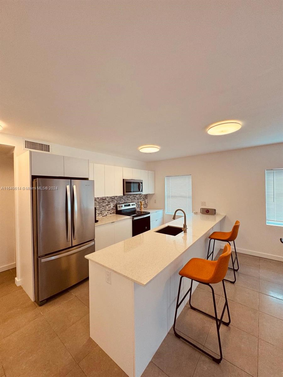737 NW 4th St