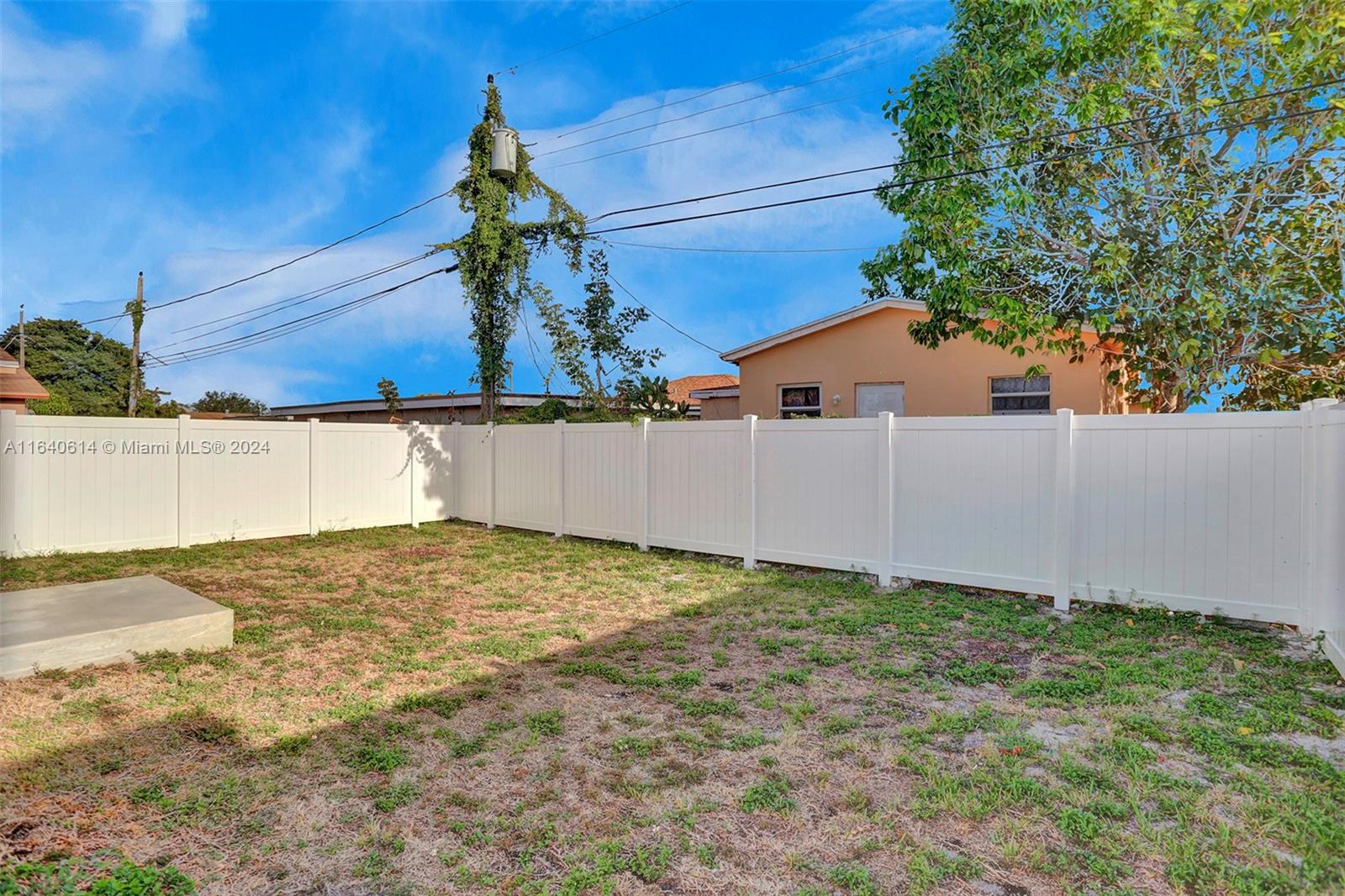 737 NW 4th St
