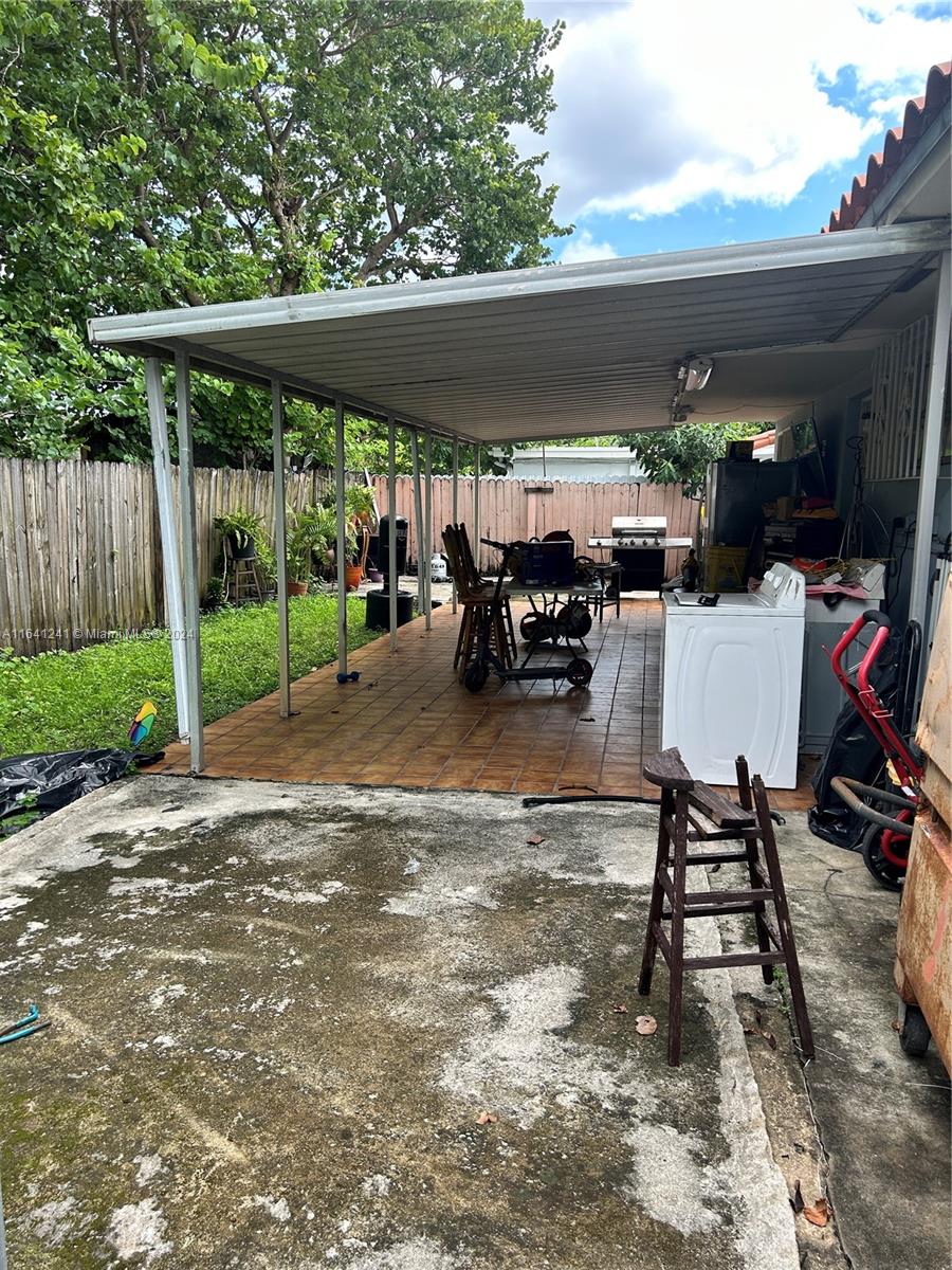 2021 NW 17th St