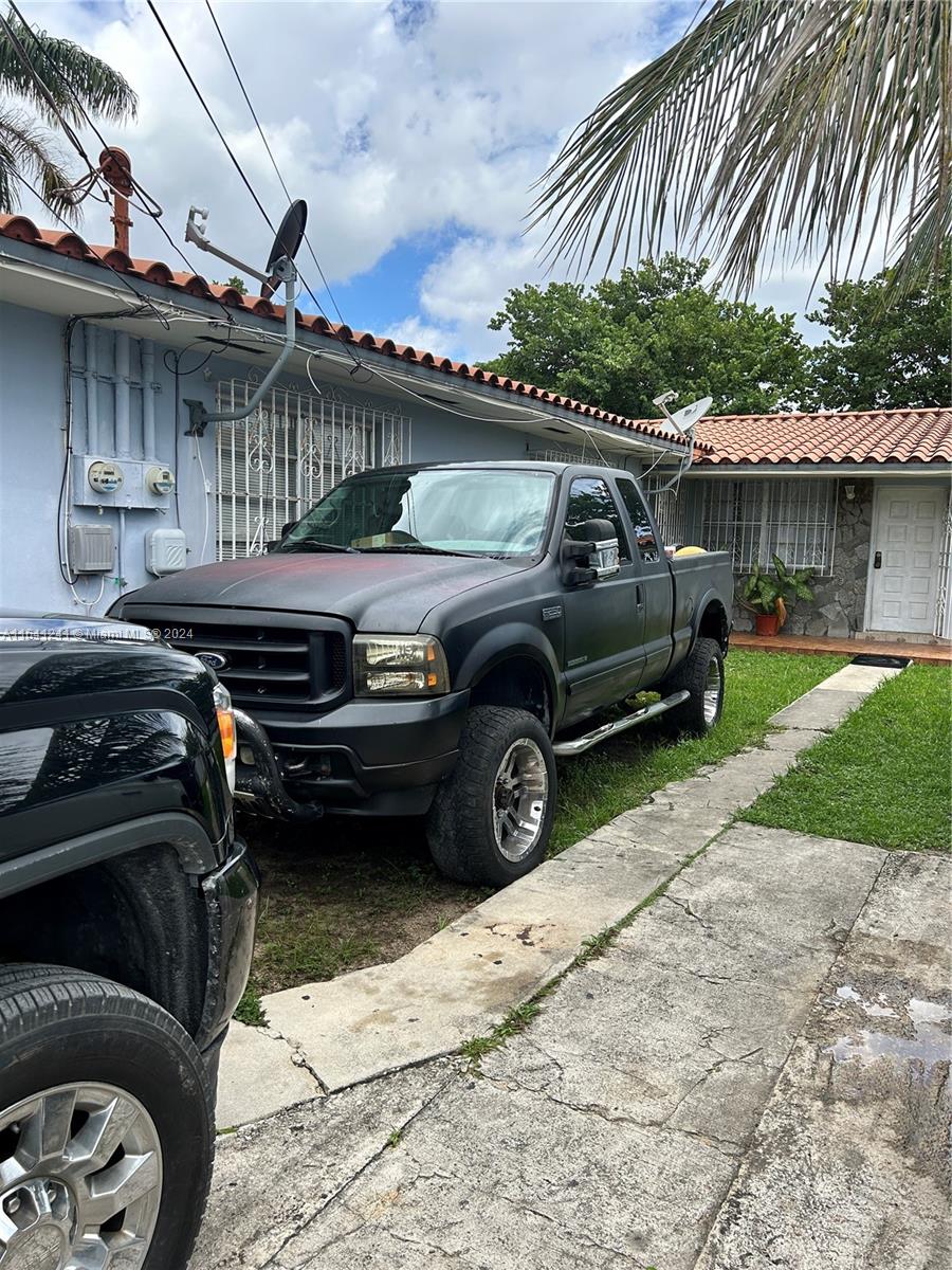 2021 NW 17th St