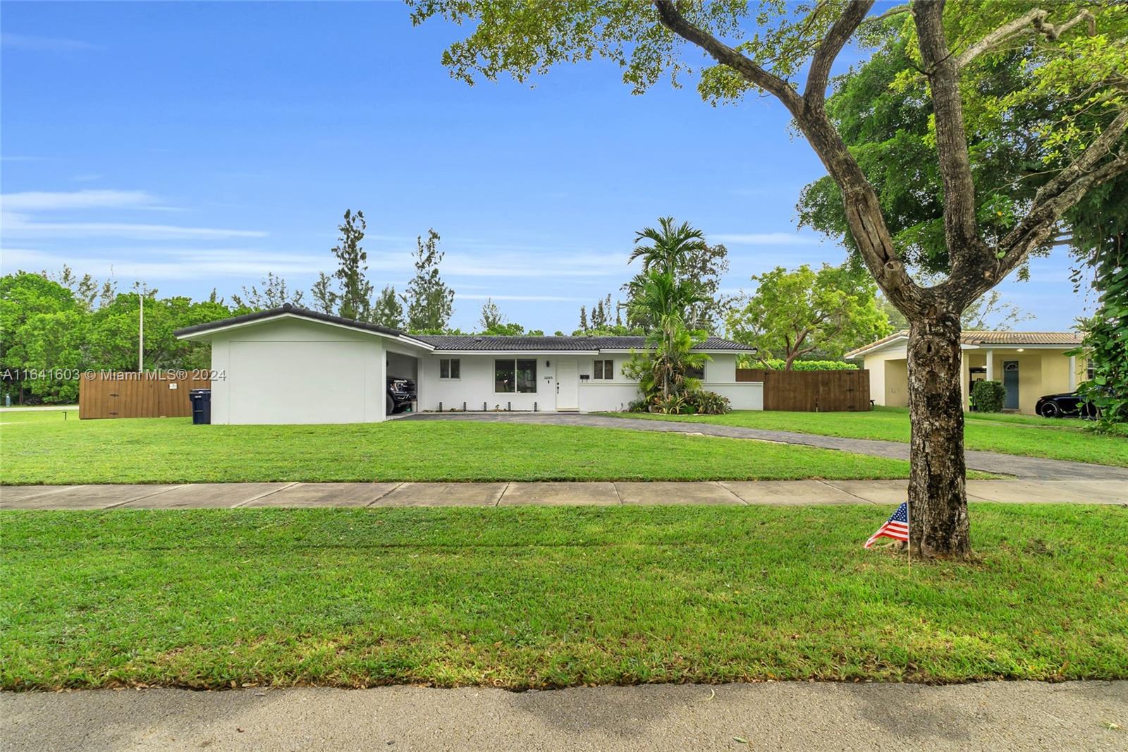 1295 Thrush Ave