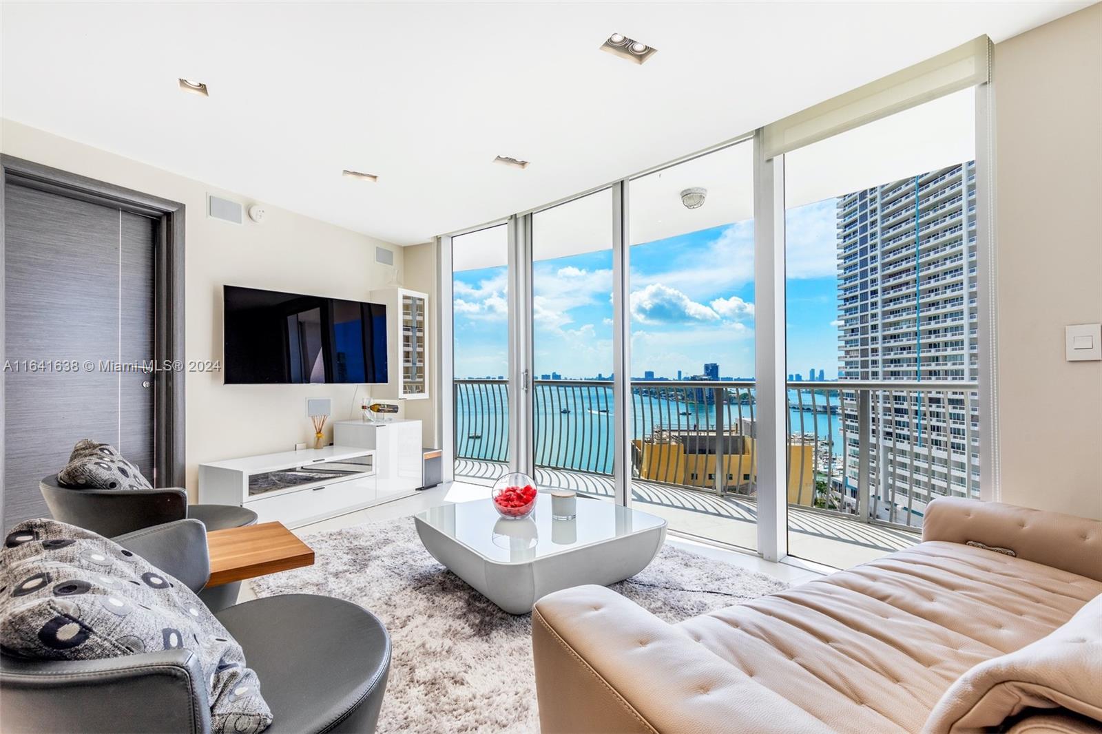 1750 N Bayshore Dr # 1402