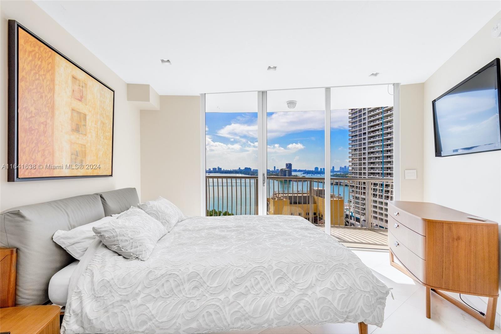 1750 N Bayshore Dr # 1402