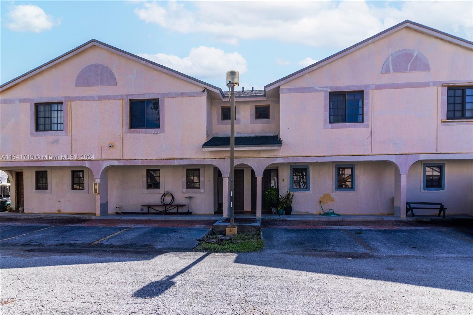 1535 SW 122nd Ave # 5 Unit: 3-5