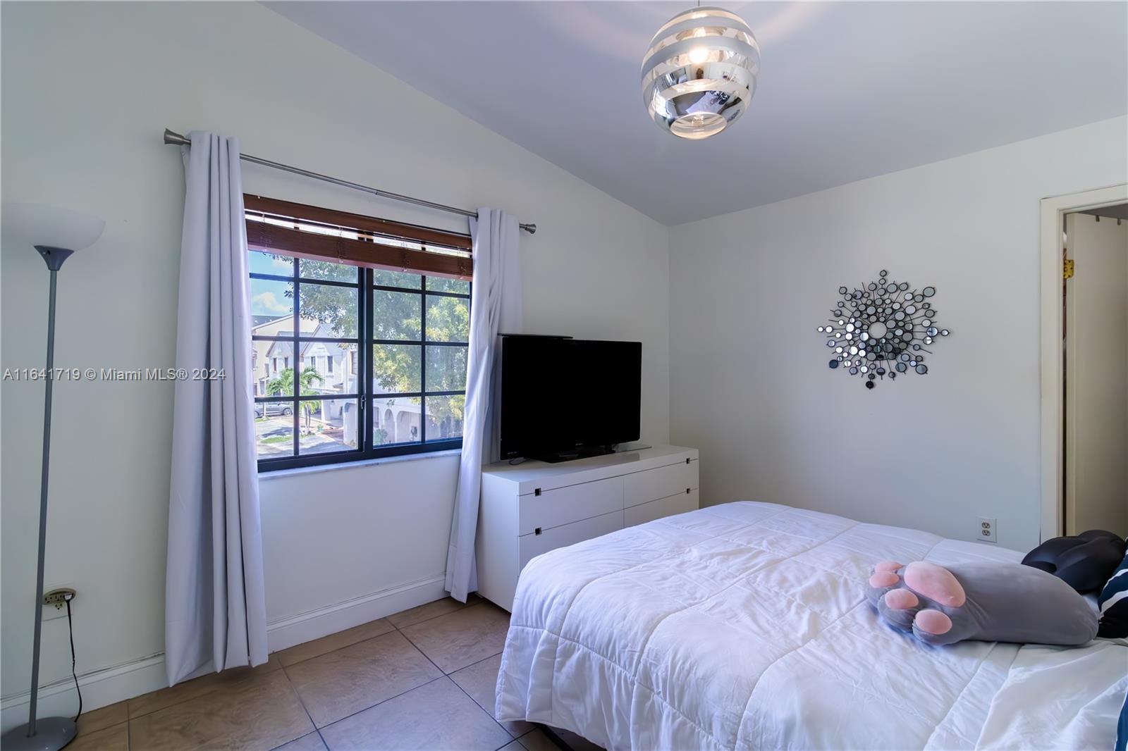 1535 SW 122nd Ave # 5 Unit: 3-5