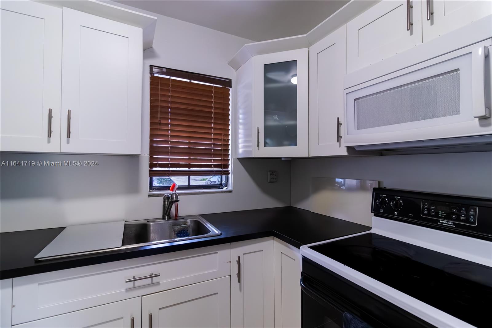 1535 SW 122nd Ave # 5 Unit: 3-5